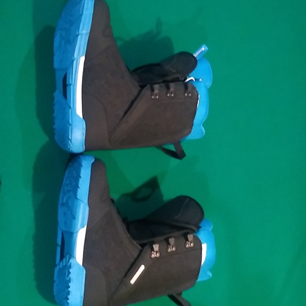 Women's snowboard boots